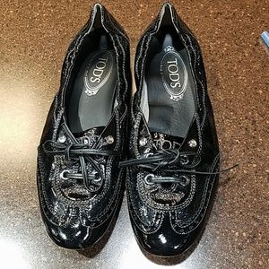 Tod's black patent leather lace up sneakers